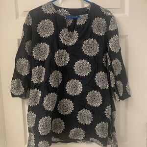 Boxy Black and White Tunic with 3/4 Sleeves